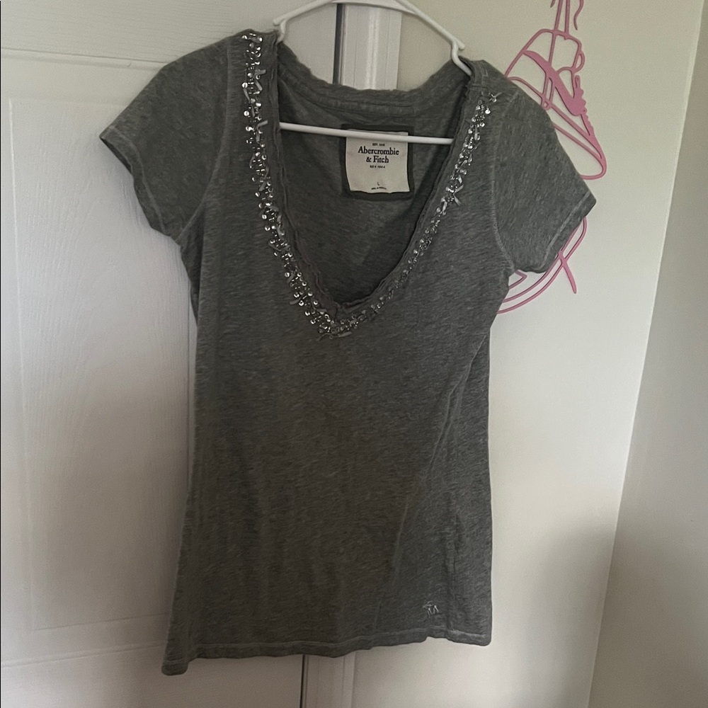 Abercrombie & Fitch Gray Fitted Cap Sleeve Embellished Tee
